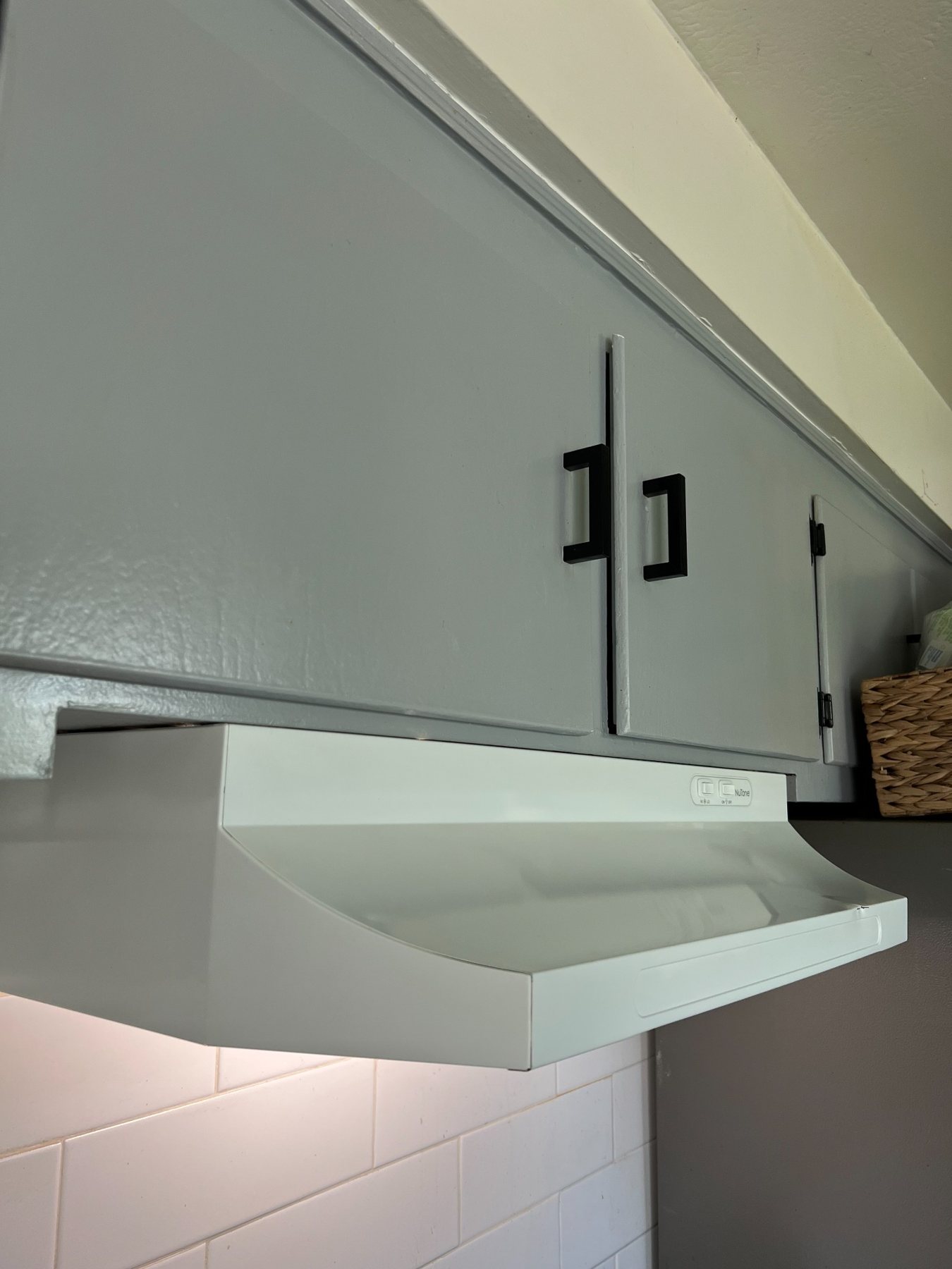 Kitchen range hood after cleaning by Oak & Co.