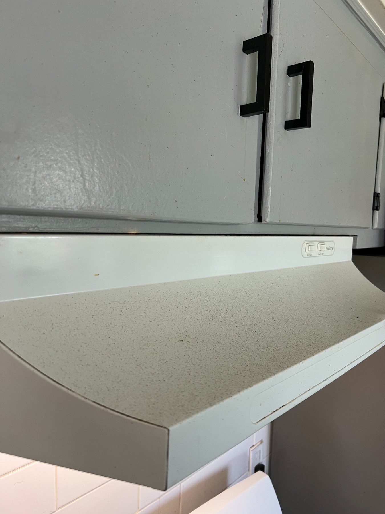 Kitchen range hood before cleaning by Oak & Co.
